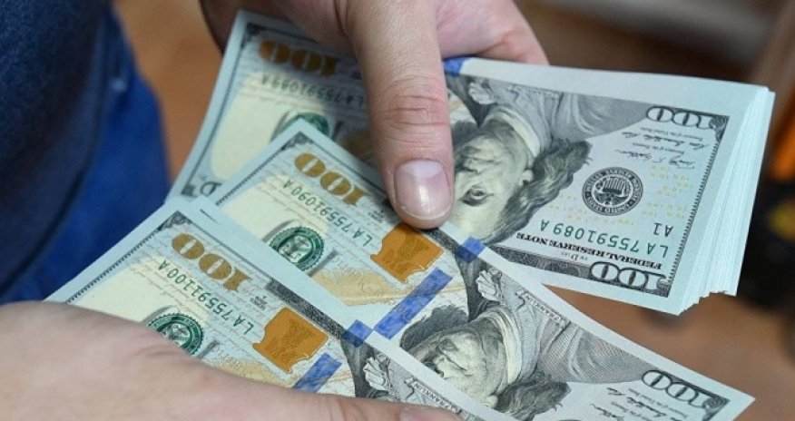 Banklar dolları bahalaşdırmağa başladılar – Azərbaycanda