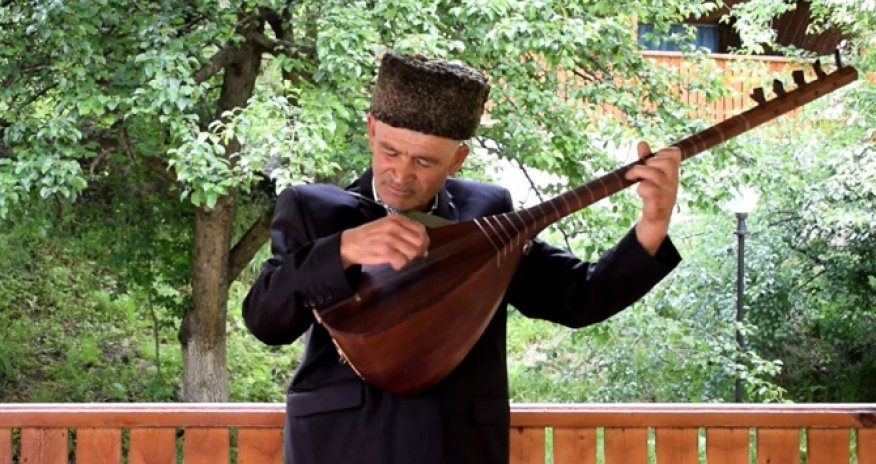 Azərbaycana gələn turistlərin axtardıqları adam - VİDEO