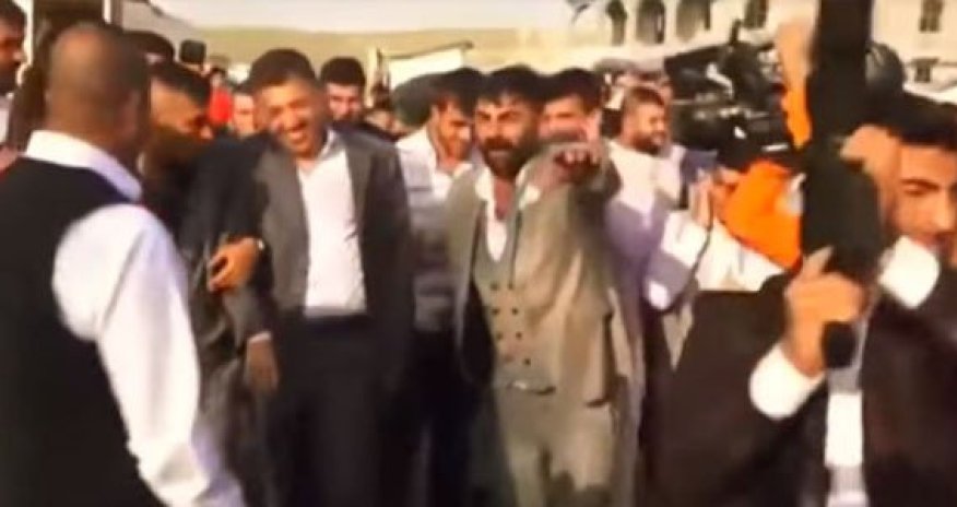 Toya gələn mafiya başçısını belə qarşıladılar - VİDEO