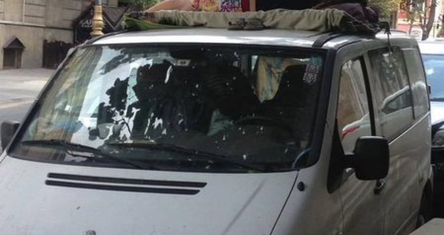 Bakının mərkəzində turistdən QƏRİBƏ ADDIM - FOTO