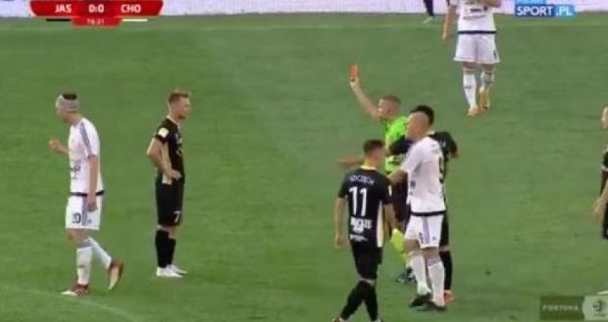 Polşa çempionatında qeyri-adi hadisə - VİDEO