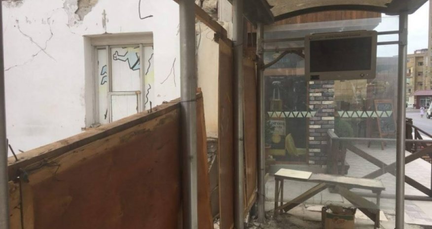 Bakıda sərnişin dayanacağını zəbt etdilər – FOTO