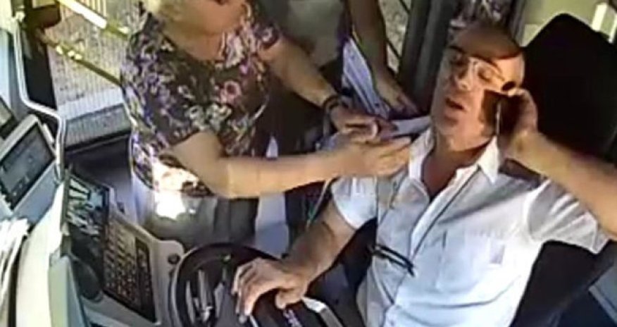 Sürücünün sükan arxasında infarkt keçirdiyi an - VİDEO