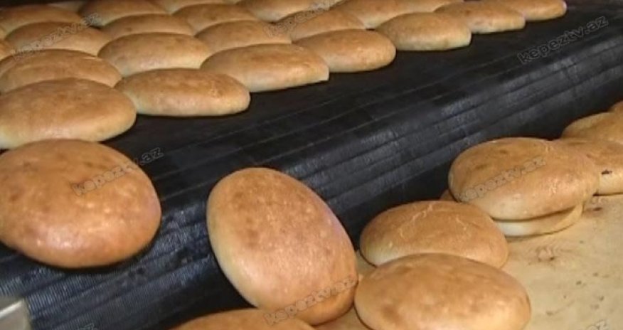 Bakıda çörəyin içindən görün nə çıxdı - VIDEO