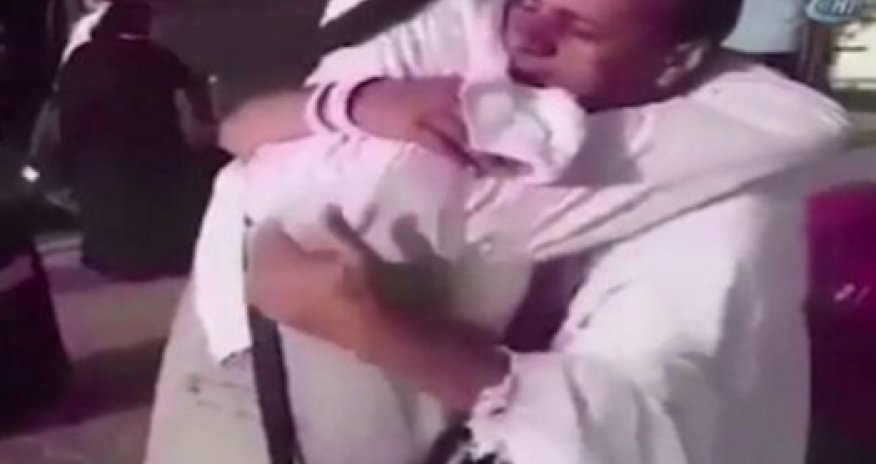 İki qardaş 11 ildən sonra Məkkədə belə görüşdü -  VİDEO