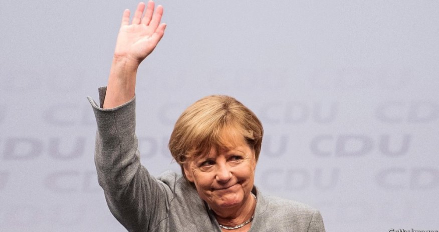 Меркель спела с грузинским ансамблем - ВИДЕО