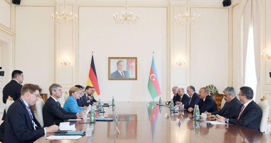 İlham Əliyev və Merkelin geniş tərkibdə görüşü keçirildi