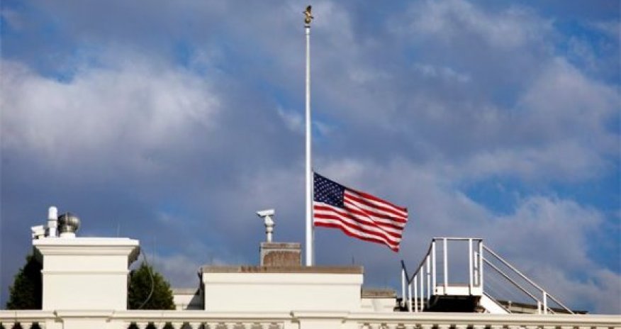 Трамп согласился почтить память Маккейна