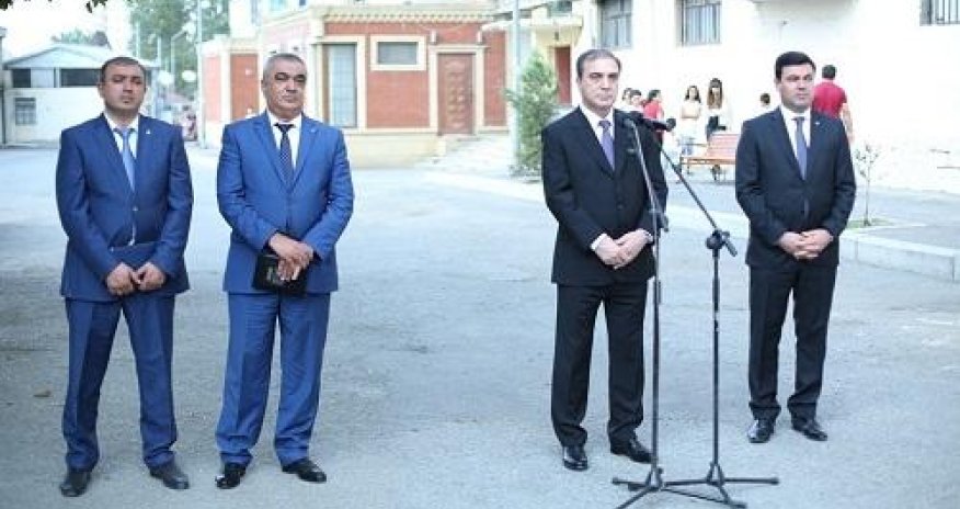 Gəncənin yeni başçısı sakinlərlə görüşdü