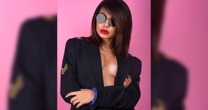 Azərbaycanlı modelin geyimi başına bəla oldu - FOTOLAR