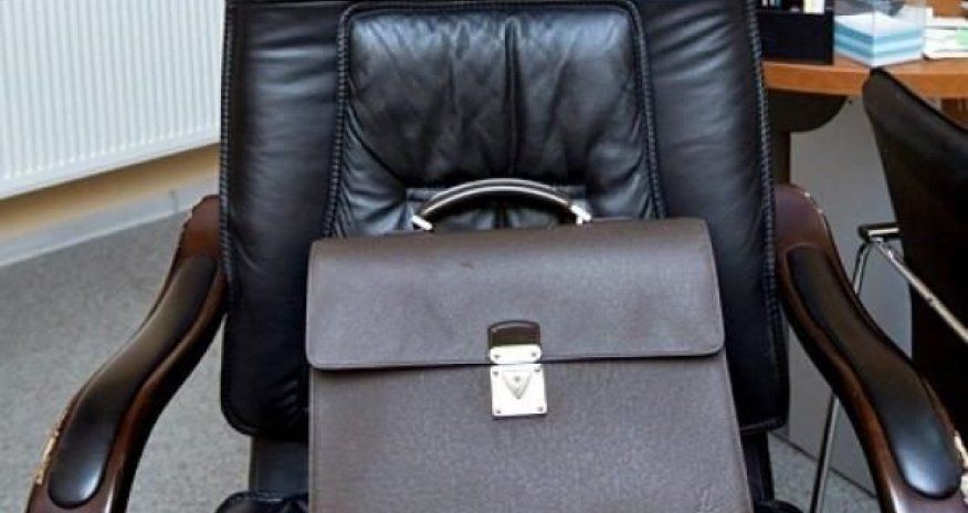 Daha 3 yeni icra başçısının kreslosu laxlayır