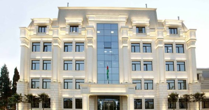 Daha bir məmur işdən çıxarıldı