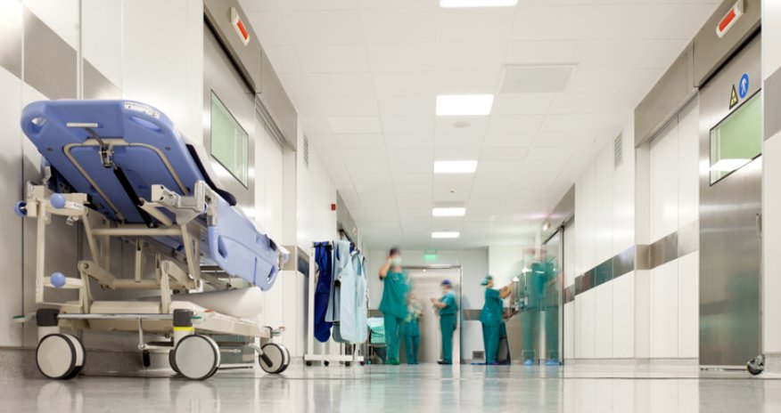 Azərbaycanda yüksək vəzifəli şəxsin ayaqları tutulub