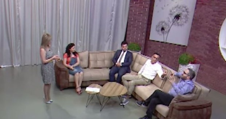 Azərbaycanda efirdə dava düşdü, prodüser yazıçını vurdu - VİDEO