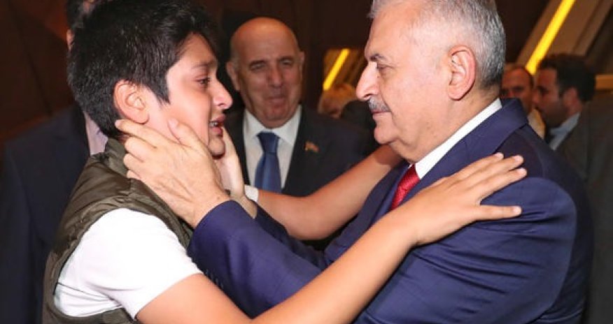 Binəli Yıldırım Bakı aeroportunda həyacanlı anlar yaşadı - VIDEO