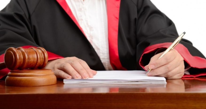 Azərbaycanda ölünü məhkəməyə çağırdılar 