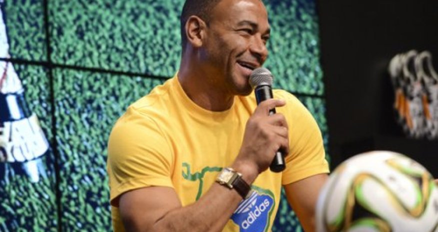 Əfsanəvi braziliyalı futbolçu Bakıda