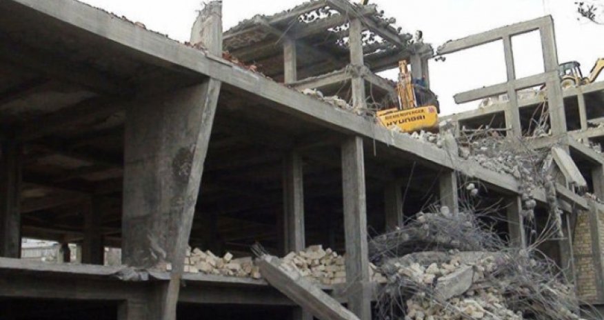 Bakıda tikilməkdə olan bina uçub – VİDEO