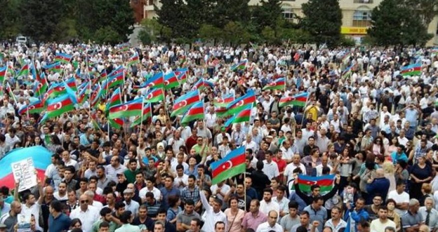 Bakıda Qarabağ mitinqi keçirilir : Aksiyaya türk tələbələr də qatılıb (Yenilənir, Fotolar)