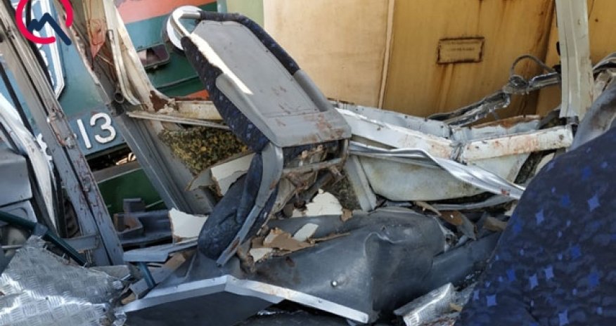 Qatara çırpılan avtobusdan - FOTOLAR