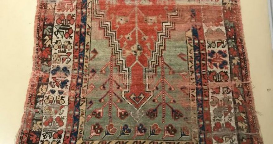 Из Азербайджана пытались вывезти старинные ковры