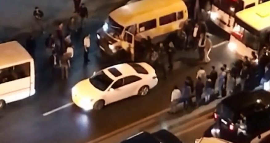Массовая драка водителей в Баку - ВИДЕО 