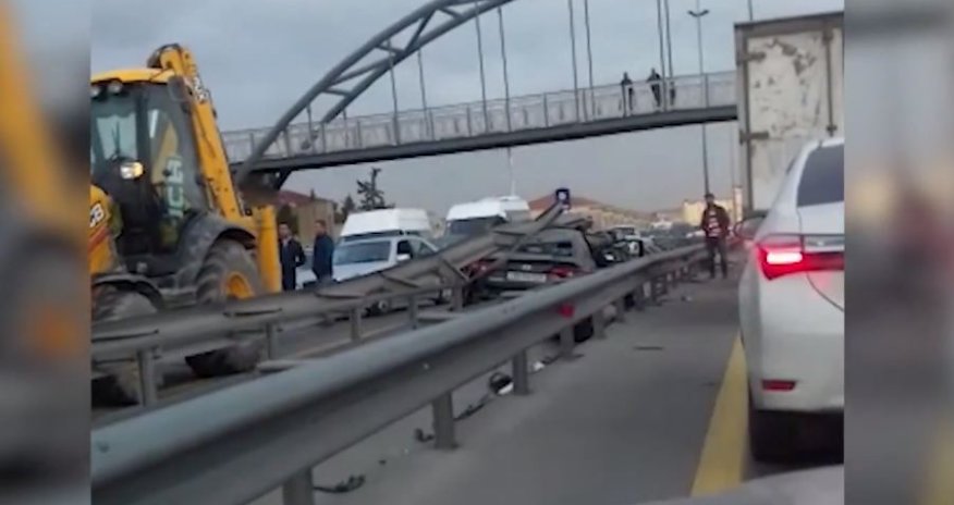 Авария на трассе Баку-Сумгайыт привела к пробке 