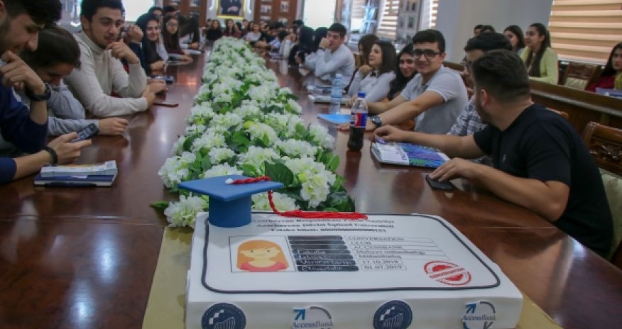 AccessBank превратил в традицию UNEC Business Conversation Club 