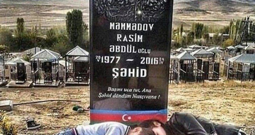 Oğlunu axtarmaq üçün cəbhəyə getdi, evə qayıdanda yas çadırı gördü... – Məşhurların şəhid övladları _ FOTOLAR