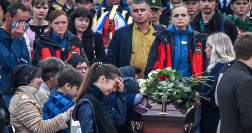 Kollecdə öldürülən tələbələr son mənzilə yola salındı – Fotolar