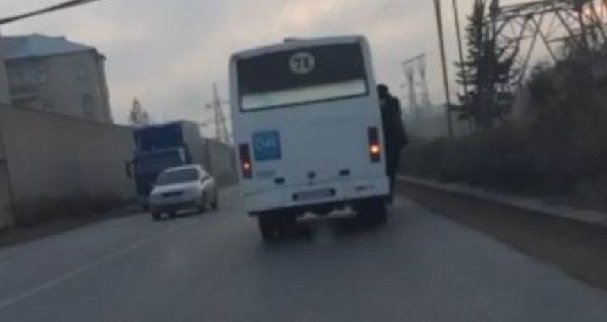 Еще один водитель автобуса рискует жизнями пассажиров – ВИДЕО