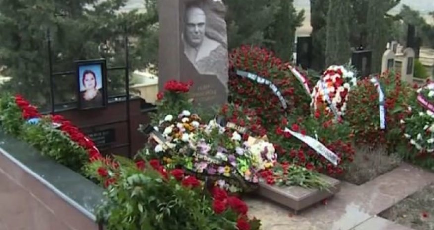 Xərçəngdən dünyasını dəyişən xalq artistinin məzarından görüntülər - VİDEO