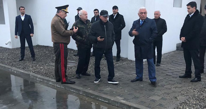 Kəmaləddin Heydərovla Baba Rzayev yanğın olan stansiyada - Foto
