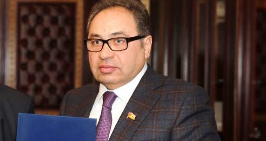 Qanunsuz şərab biznesi ilə məşğul olduğu iddia edilən Abel Məhərrəmovun Həccdən fotosu