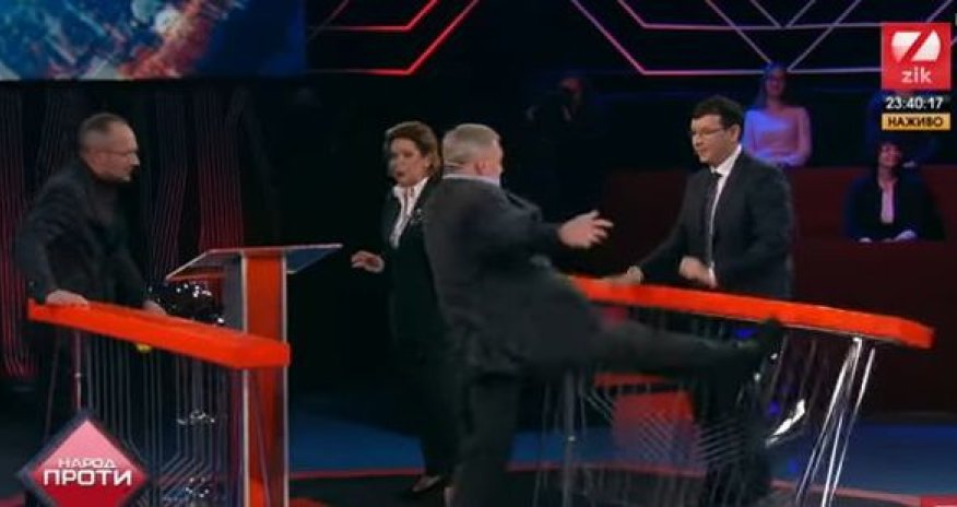 Замминистра в прямом эфире напал на депутата Рады - ВИДЕО