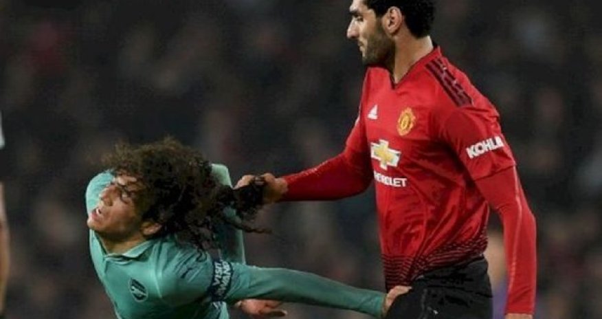 Məşhur futbolçudan gənc oyunçuya qarşı inanılmaz kobudluq - VİDEO