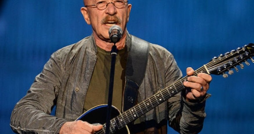 Розенбаум спас женщину на борту самолета