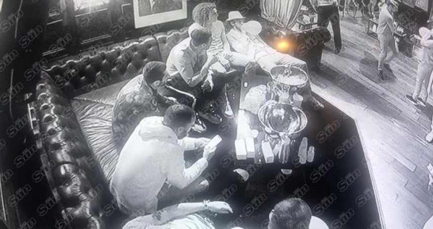 “Arsenal” futbolçularının “kef məclisi”: Araq və şənləndirici qaz - VİDEO