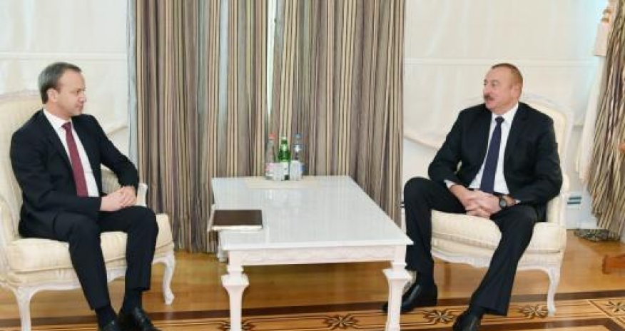 Президент Алиев принял главу FIDE