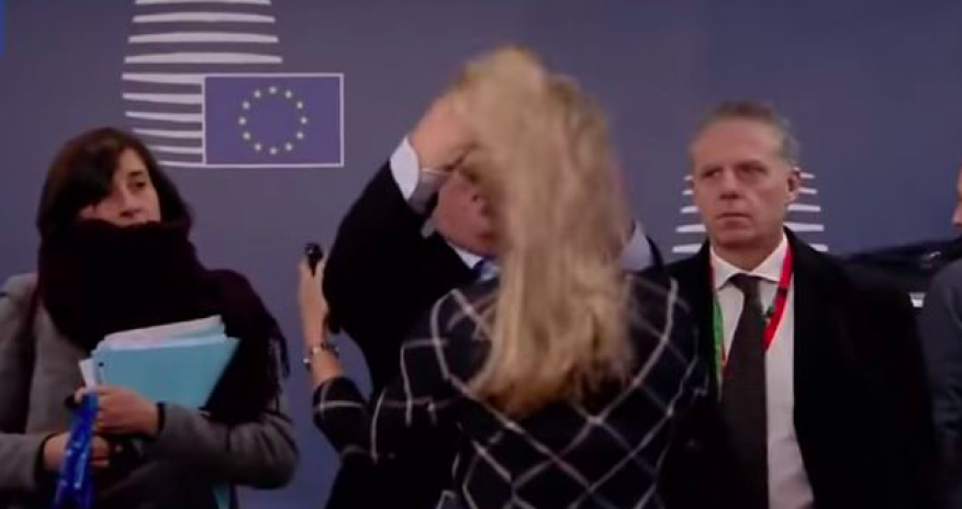 «Пьяный или больной?»: странное поведение главы Еврокомиссии - ВИДЕО