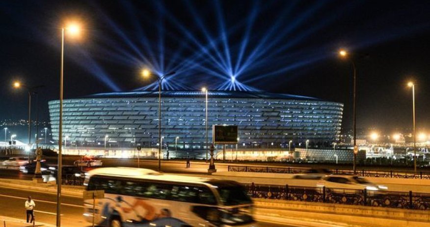 Futbol əfsanəsi Bakıya gəlir - FOTO