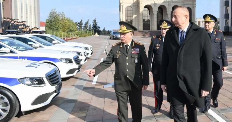 Prezident yol polislərinə verilən maşınlara baxdı - FOTOLAR