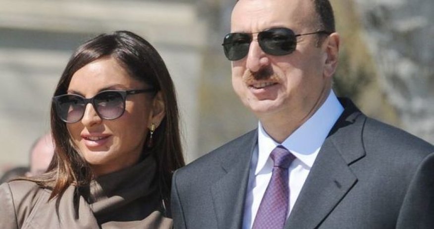 İlham Əliyev və birinci xanım Qobustanda açılışda