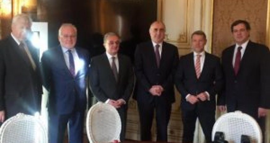 Azerbaijani and Armenian FMs meeting in Paris
