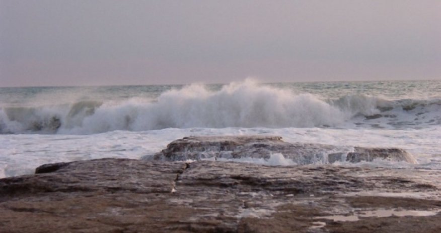 Девятиметровые волны на Каспии - ВИДЕО 
