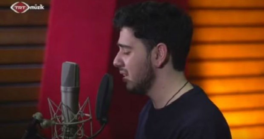 Azərbaycanlı gənc ifası ilə türk münsifləri ağlatdı - VİDEO