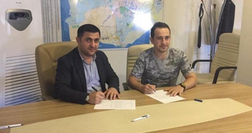 Турецкие болельщики выразили протест азербайджанскому бизнесмену - ВИДЕО