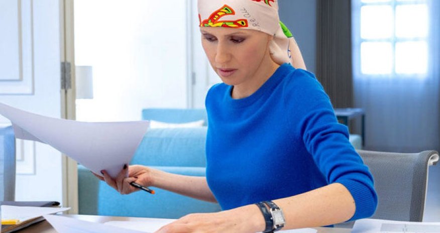 Məşhur siyasətçinin xərçəng xəstəsi olan xanımı əməliyyat edildi - FOTOLAR