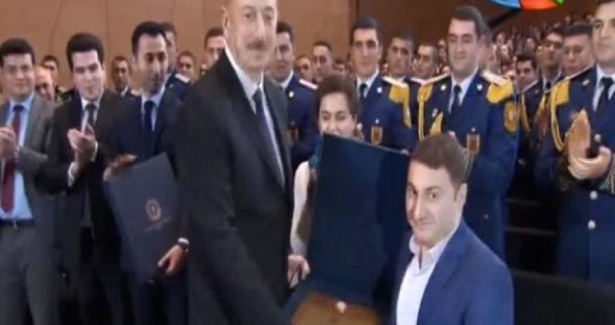 İlham Əliyevin əlil gəncə jesti bütün zalı ayağa qaldırdı - VİDEO