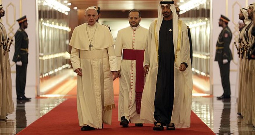 Папа Франциск прибыл в Абу-Даби - ФОТО 